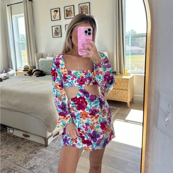 More to Come Sonya Cutout Dress White Purple Floral Mini Long Sleeve Sz M - Picture 7 of 16